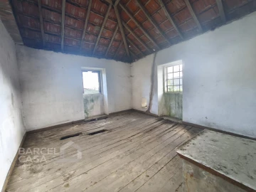 Moradia T4 para Venda em Vila Cova e Feitos