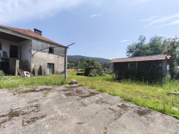 Moradia T4 para Venda em Vila Cova e Feitos