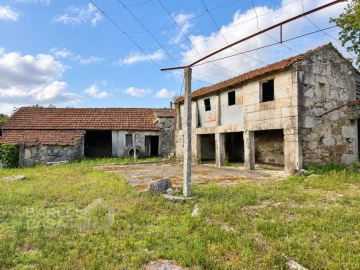 Moradia T4 para Venda em Vila Cova e Feitos