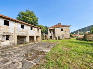 Moradia T4 para Venda em Vila Cova e Feitos