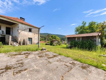 Moradia T4 para Venda em Vila Cova e Feitos