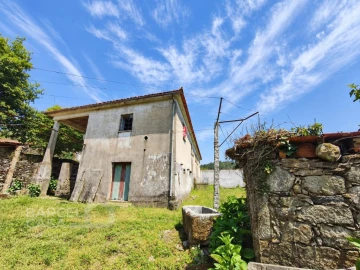 Moradia T4 para Venda em Vila Cova e Feitos