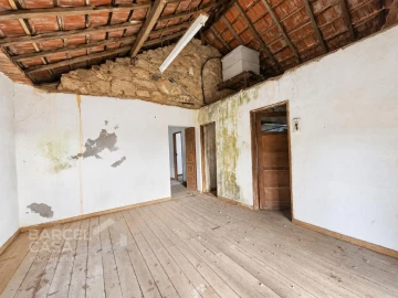 Moradia T4 para Venda em Vila Cova e Feitos