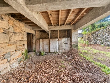 Moradia T4 para Venda em Vila Cova e Feitos