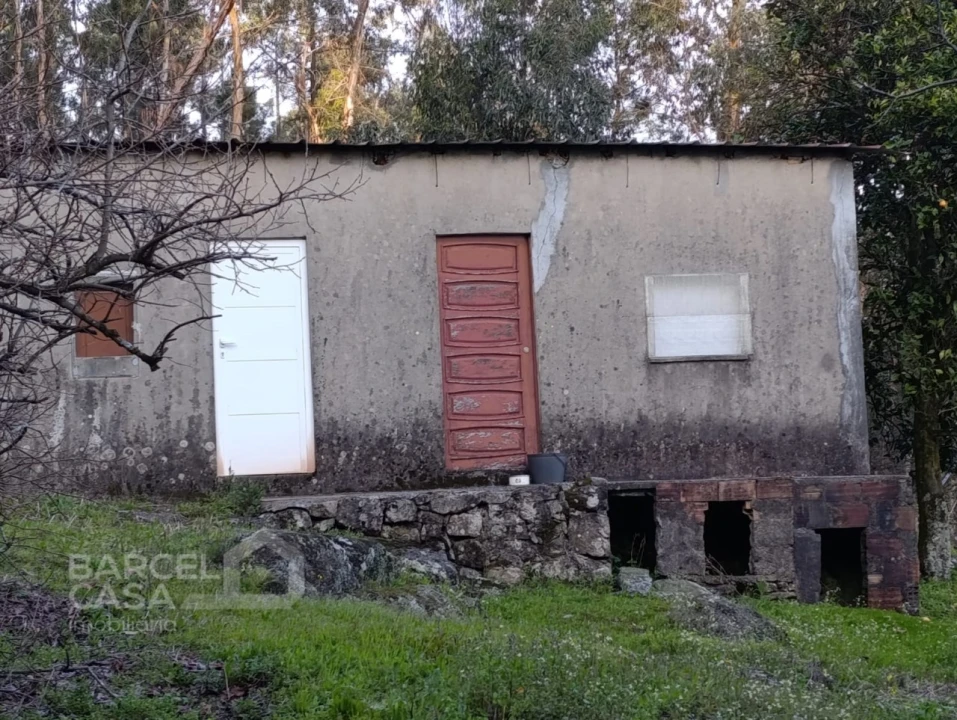 Moradia T1 para Venda em Alheira e Igreja Nova Foto 1