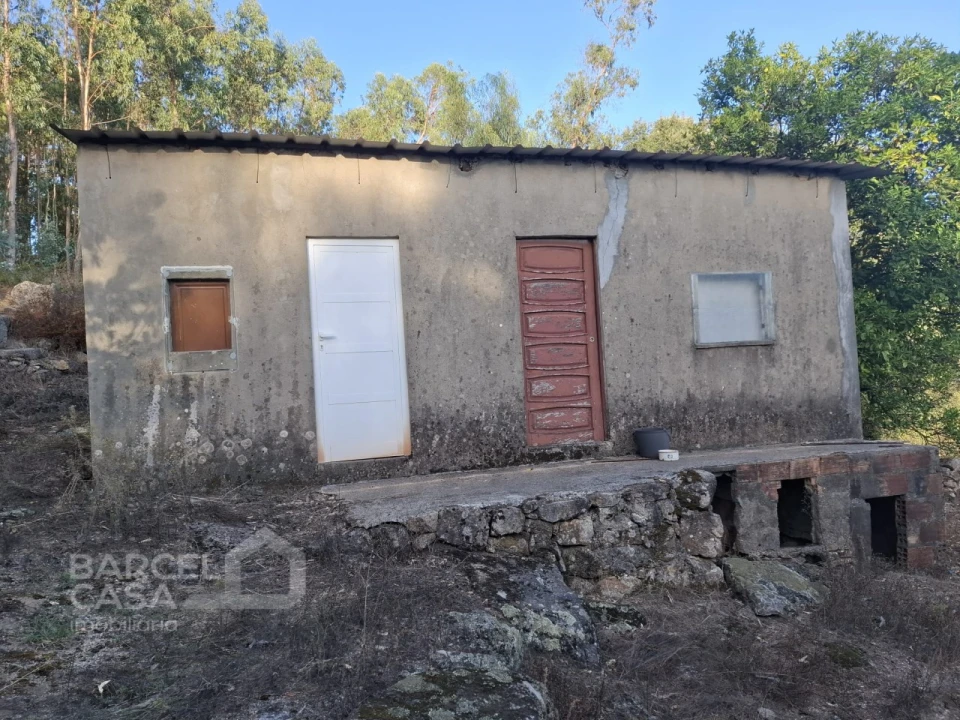 Moradia T1 para Venda em Alheira e Igreja Nova Foto 2