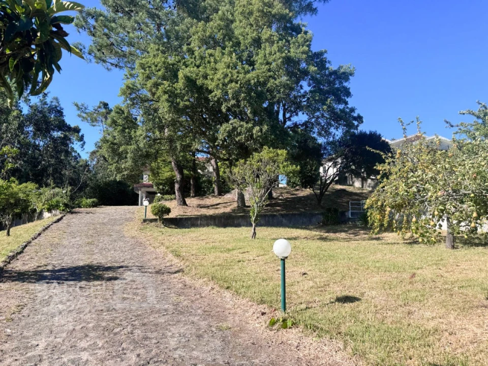 Moradia T4 para Venda em Palmeira de Faro e Curvos Foto 1