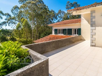 Moradia T4 para Venda em Palmeira de Faro e Curvos