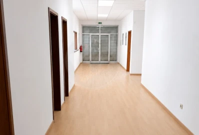 Armazém para Arrendamento em Fajozes