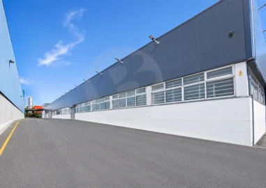 Armazém para Arrendamento em Fajozes