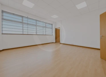 Armazém para Arrendamento em Fajozes