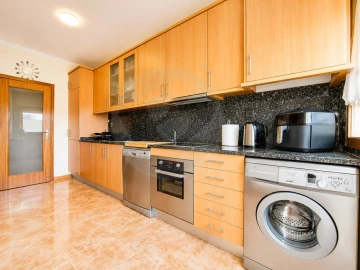 Apartamento T2 para Venda em Aver-O-Mar, Amorim e Terroso