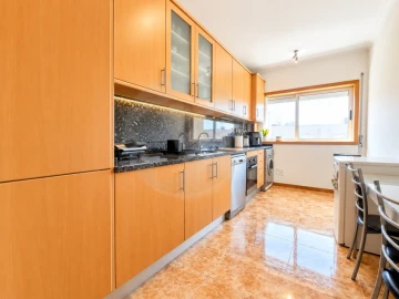 Apartamento T2 para Venda em Aver-O-Mar, Amorim e Terroso