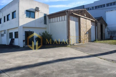 Armazém para Arrendamento em Lourosa