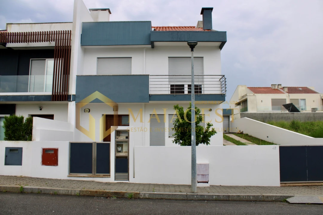 Moradia T3 para Venda em Serzedo e Perosinho Foto 1