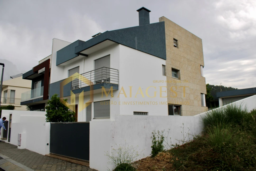 Moradia T3 para Venda em Serzedo e Perosinho Foto 36