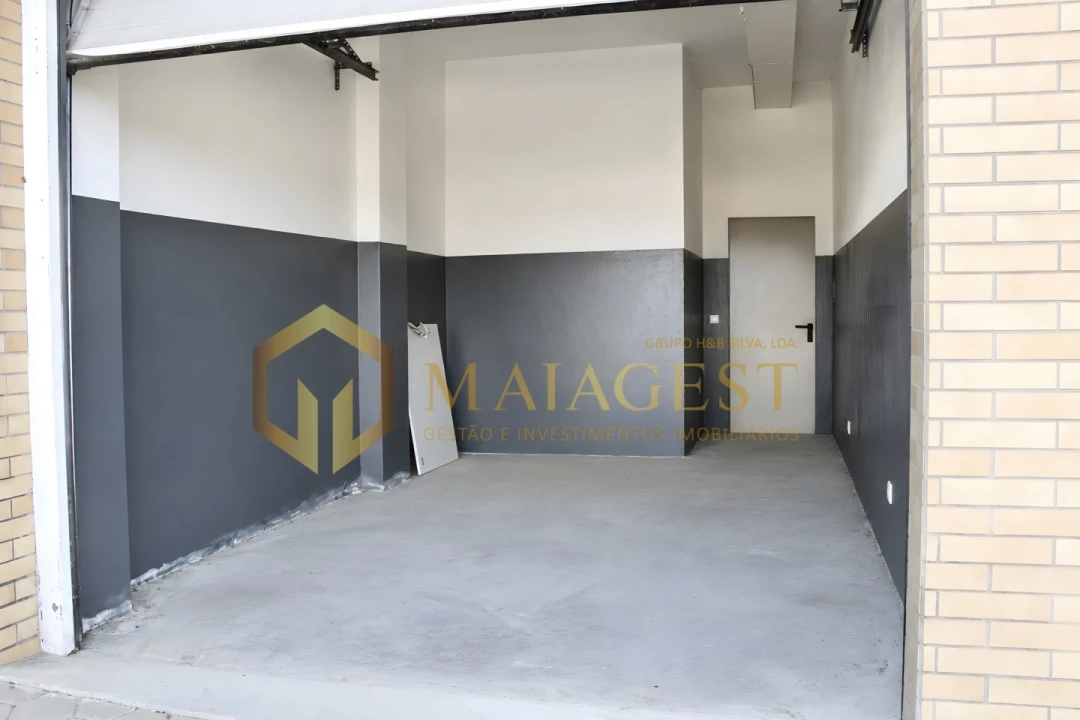 Garagem para Venda em Pedroso e Seixezelo Foto 1