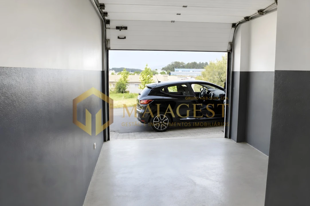 Garagem para Venda em Pedroso e Seixezelo Foto 2