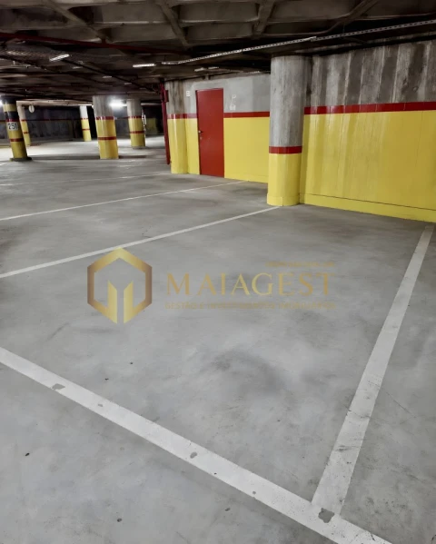 Garagem para Venda em Lordelo do Ouro e Massarelos