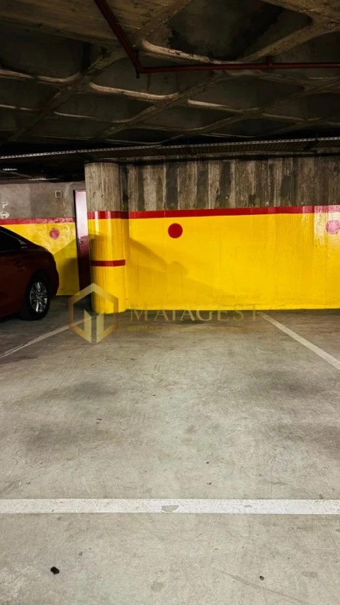Garagem para Venda em Lordelo do Ouro e Massarelos