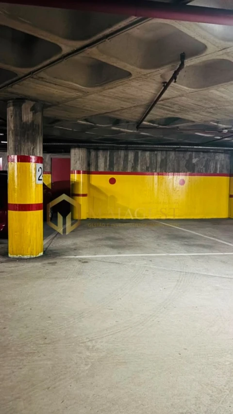 Garagem para Venda em Lordelo do Ouro e Massarelos