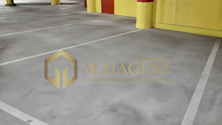 Garagem para Venda em Lordelo do Ouro e Massarelos