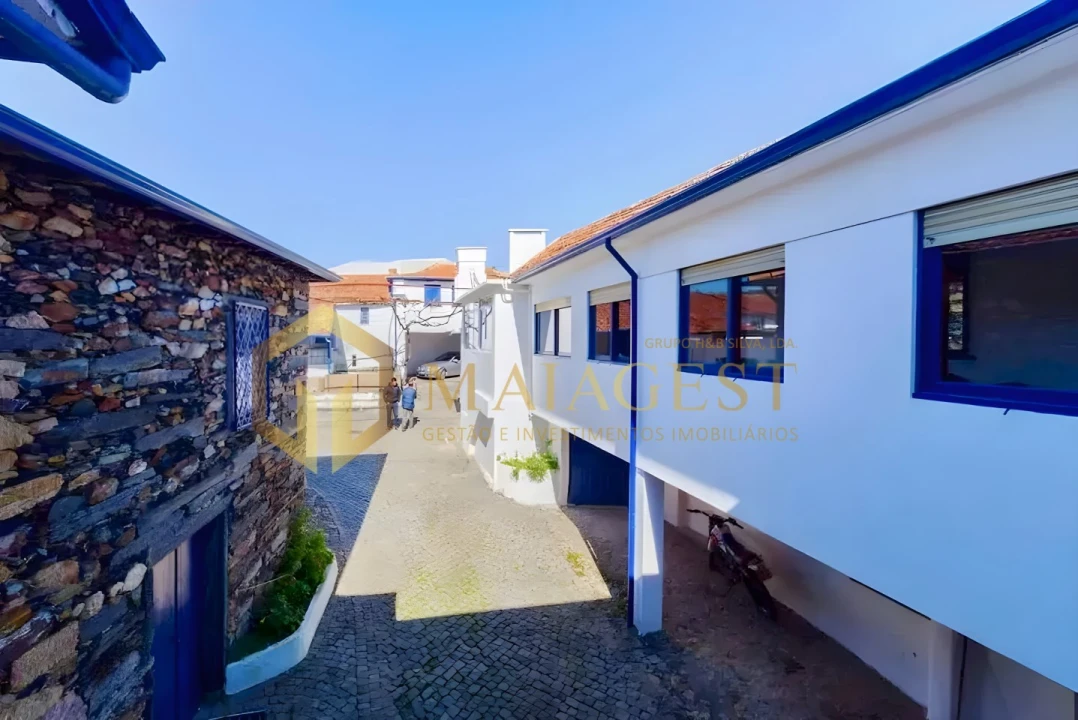 Quinta T4 para Venda em Aguiar de Sousa Foto 2