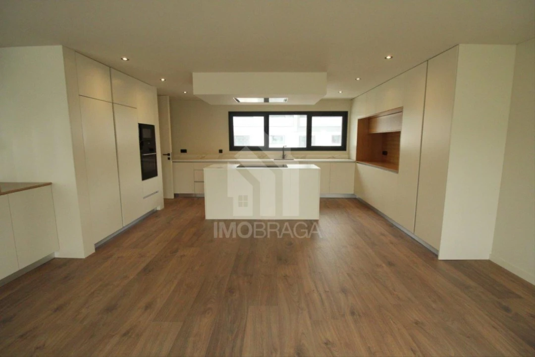 Moradia T3 para Venda em Este (São Pedro e São Mamede) Foto 2
