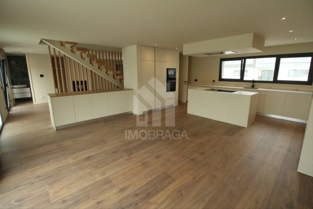 Moradia T3 para Venda em Este (São Pedro e São Mamede) Foto 3