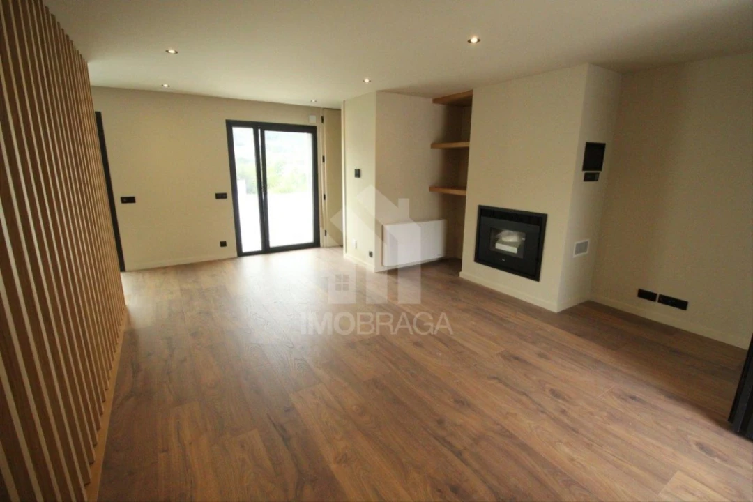 Moradia T3 para Venda em Este (São Pedro e São Mamede) Foto 4