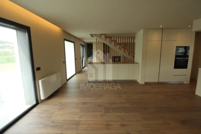 Moradia T3 para Venda em Este (São Pedro e São Mamede)