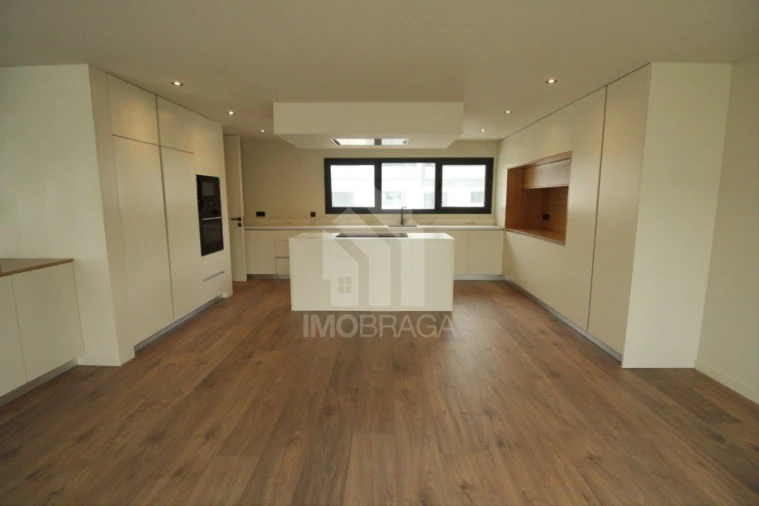 Moradia T3 para Venda em Este (São Pedro e São Mamede) Foto 2