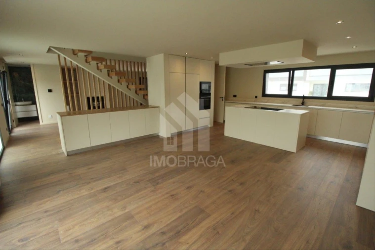 Moradia T3 para Venda em Este (São Pedro e São Mamede) Foto 3