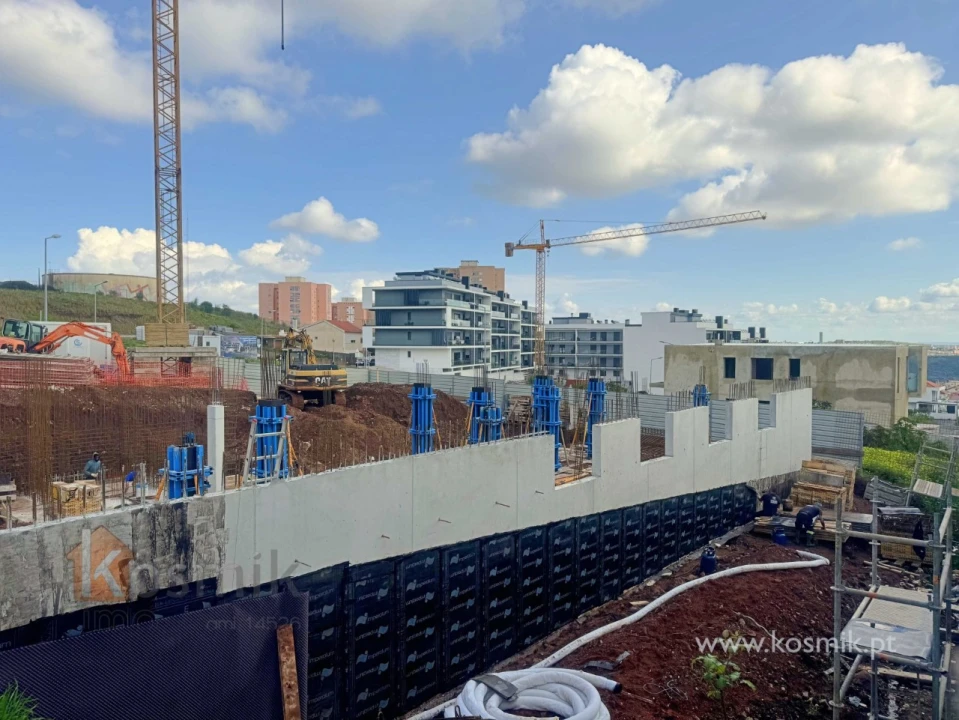 Apartamento T2 para Venda em Santo António dos Cavaleiros e Frielas Foto 57