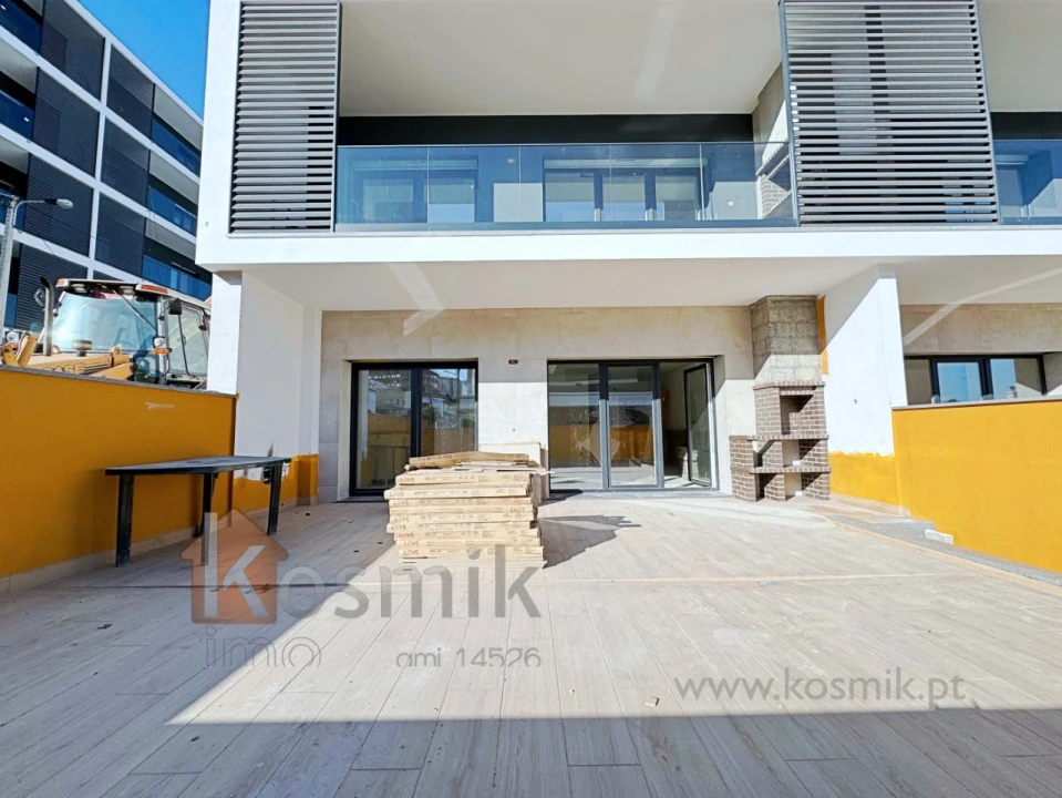 Apartamento T2 para Venda em Santo António dos Cavaleiros e Frielas Foto 33