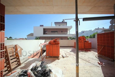 Apartamento T2 para Venda em Santo António dos Cavaleiros e Frielas