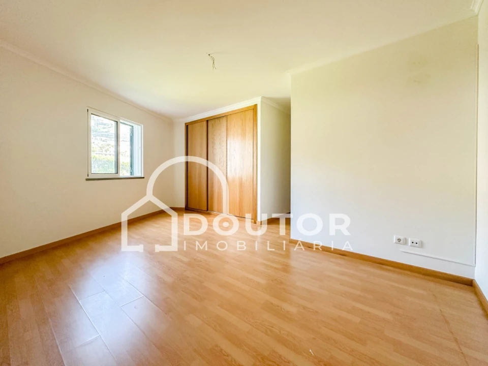 Apartamento T2 para Venda em Caniço Foto 16