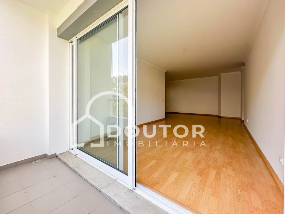 Apartamento T2 para Venda em Caniço Foto 11