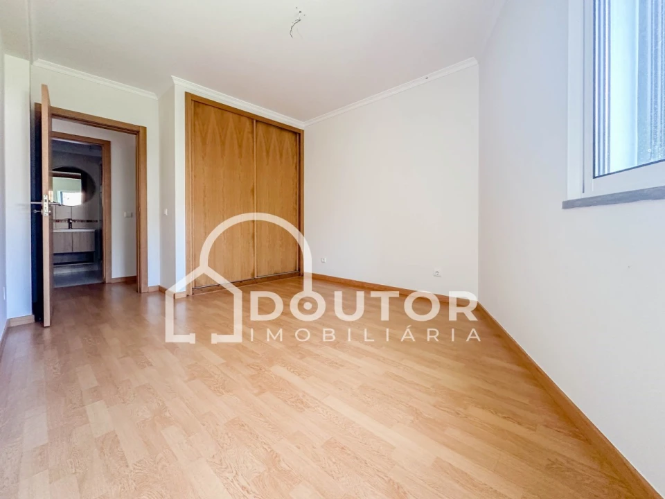 Apartamento T2 para Venda em Caniço Foto 19