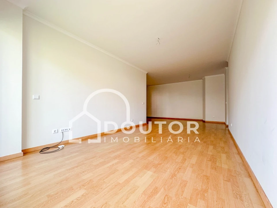 Apartamento T2 para Venda em Caniço Foto 8