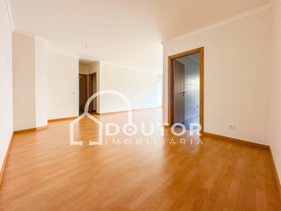 Apartamento T2 para Venda em Caniço Foto 7