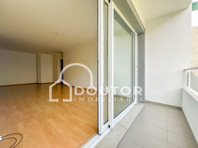 Apartamento T2 para Venda em Caniço Foto 9