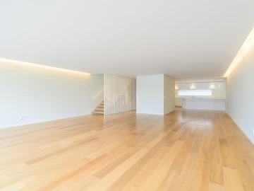 Moradia T4 para Venda em Madalena