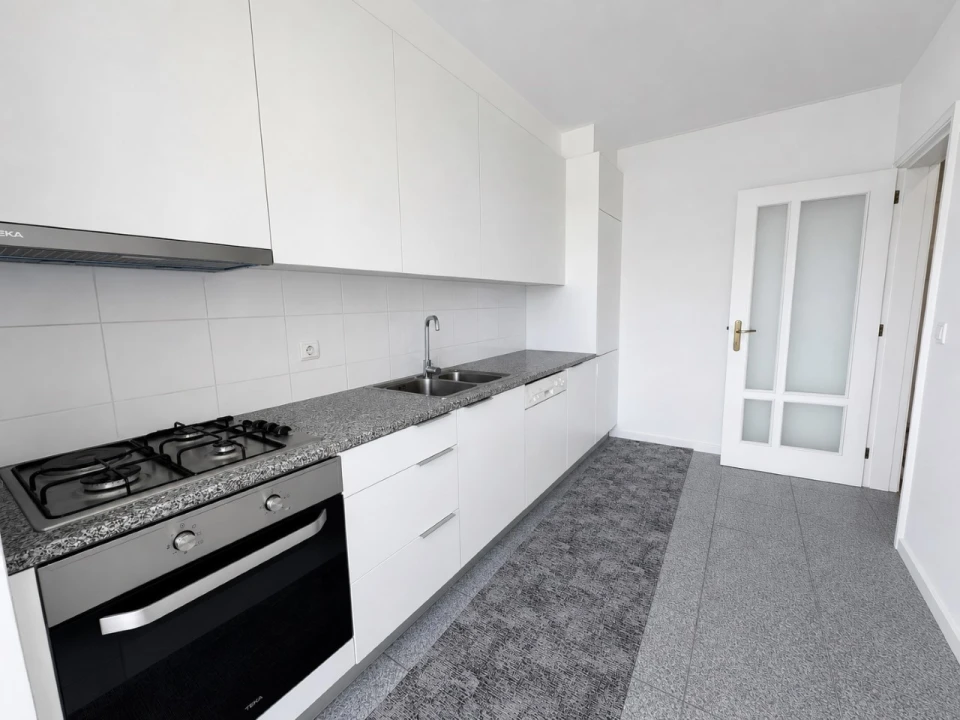 Apartamento T1 para Venda em Labruge Foto 7