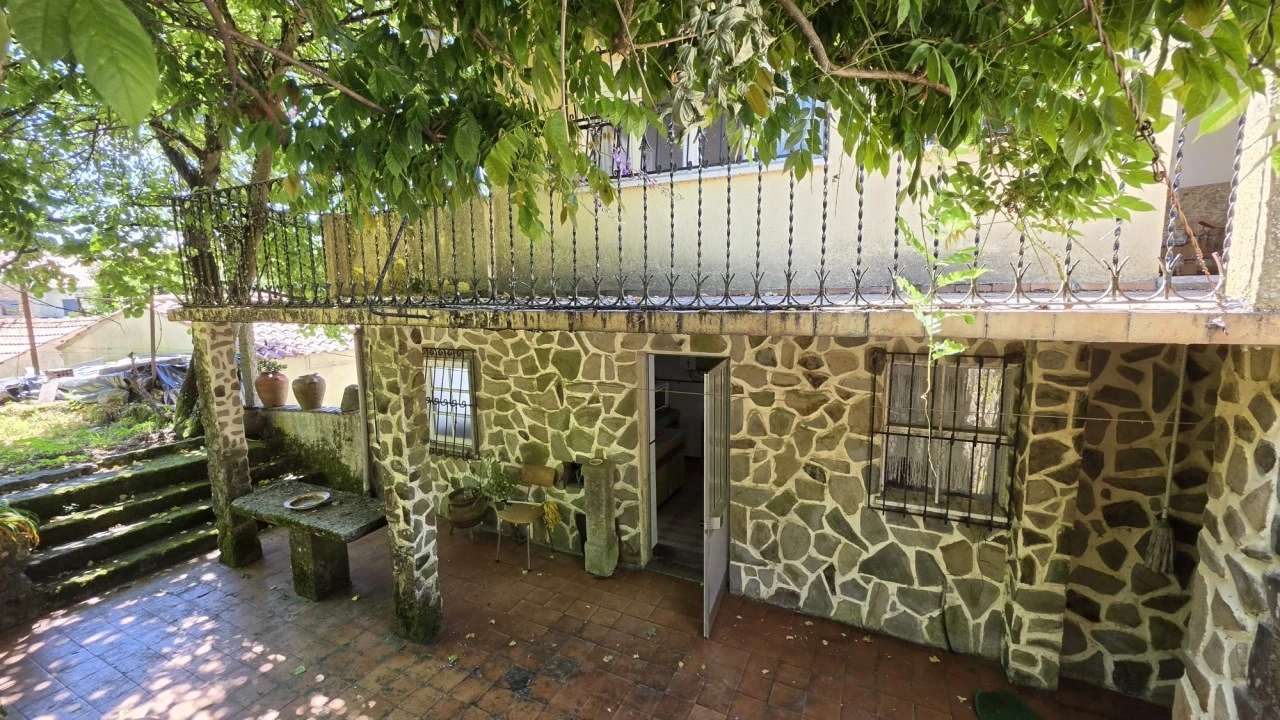 Moradia T6 para Venda em Castro Daire Foto 2
