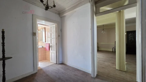 Moradia T6 para Venda em Castro Daire