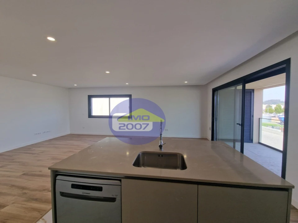 Apartamento T2 para Venda em Santa Maria da Feira, Travanca, Sanfins e Espargo Foto 2