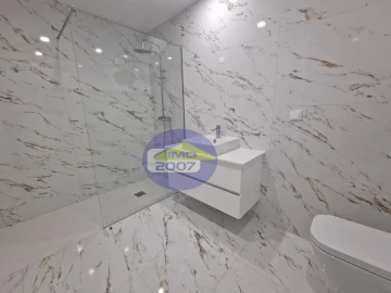 Apartamento T2 para Venda em Santa Maria da Feira, Travanca, Sanfins e Espargo