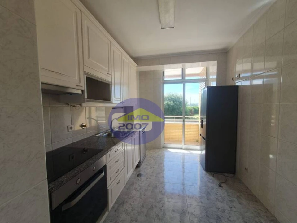 Apartamento T2 para Venda em Arcozelo Foto 3