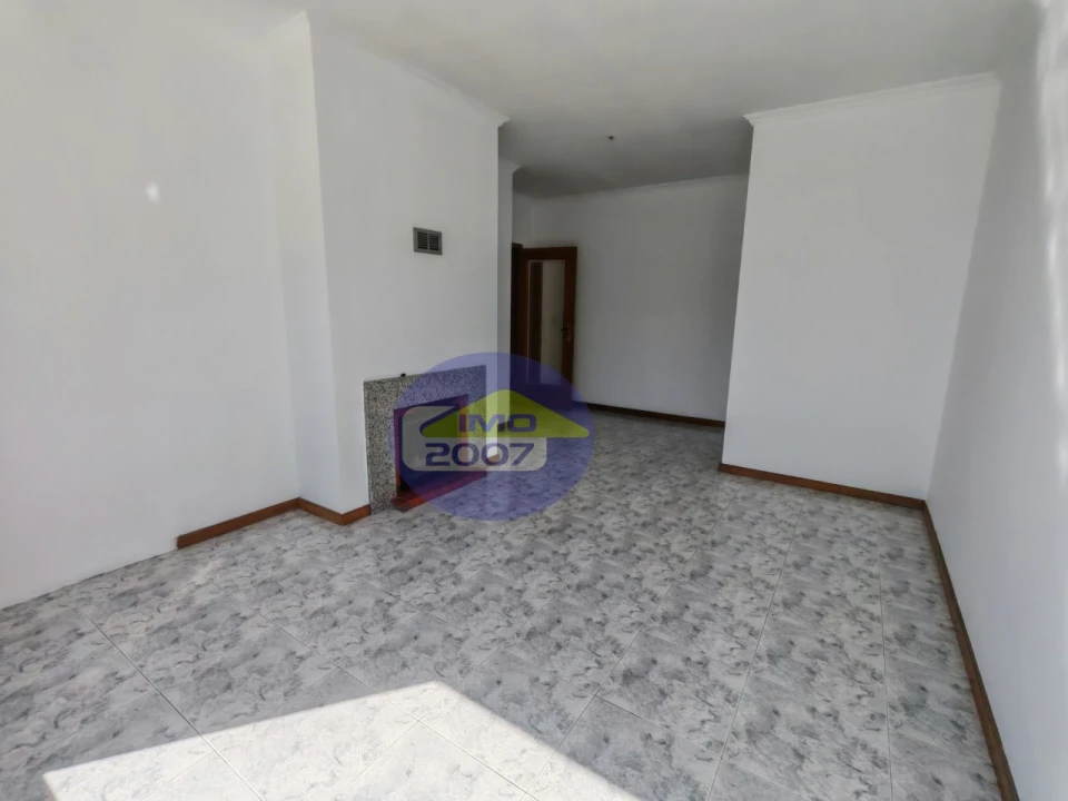 Apartamento T2 para Venda em Arcozelo Foto 12